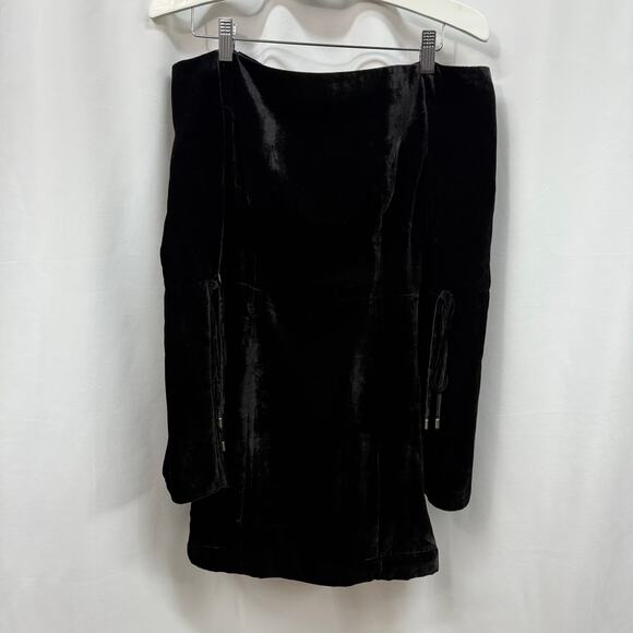 C/MEO Collective Black Velvet Off The Shoulder Bell Split Sleeve Dress Small - Picture 6 of 7